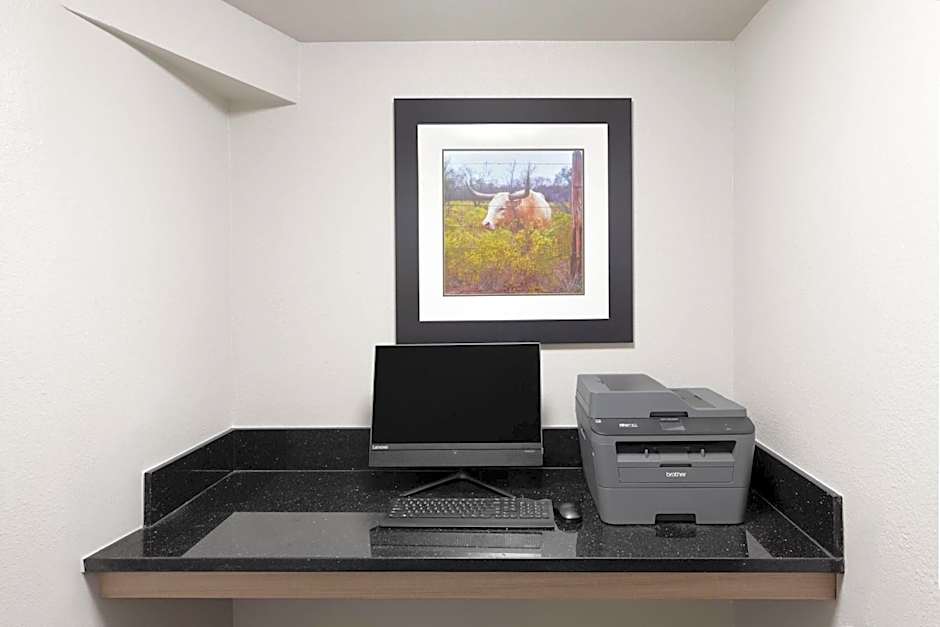 Days Inn & Suites by Wyndham Sam Houston Tollway