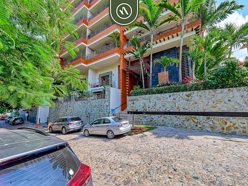 1 BR Condo - Amazing Sunsets Froom the Roof - Pool