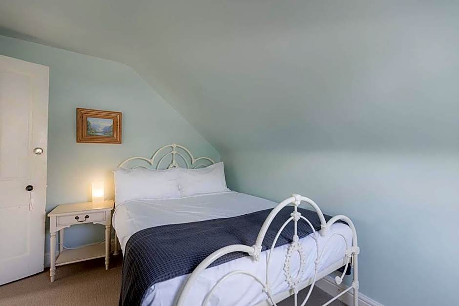 Connage - Historic Battery Point Police Station