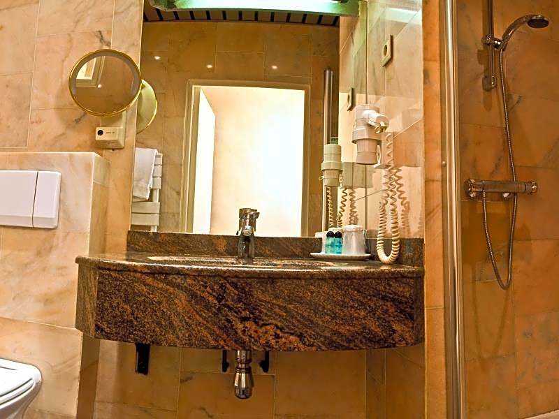 Hotel Du Midi Paris Montparnasse