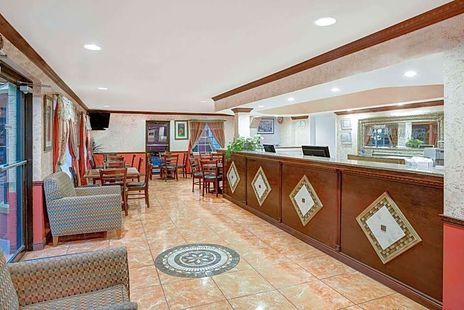 Howard Johnson by Wyndham Ft. Myers FL