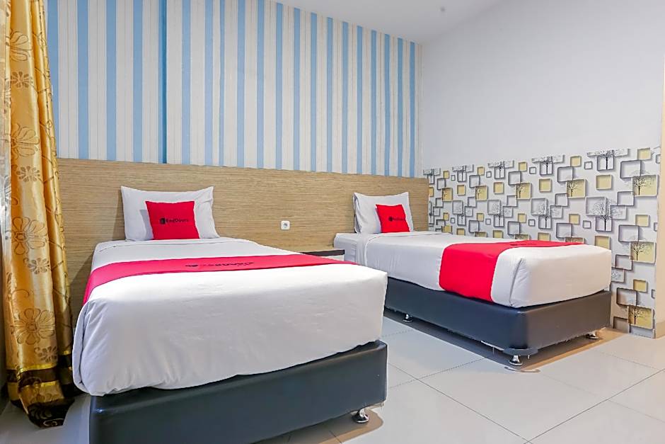 RedDoorz Plus @ Cemara Asri Medan