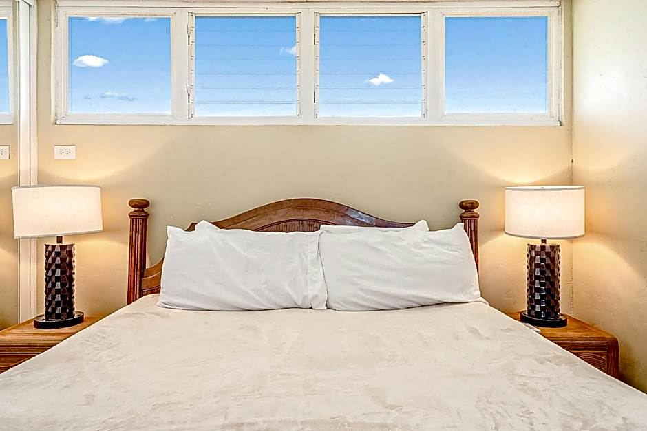 Hale Ono Loa Condo