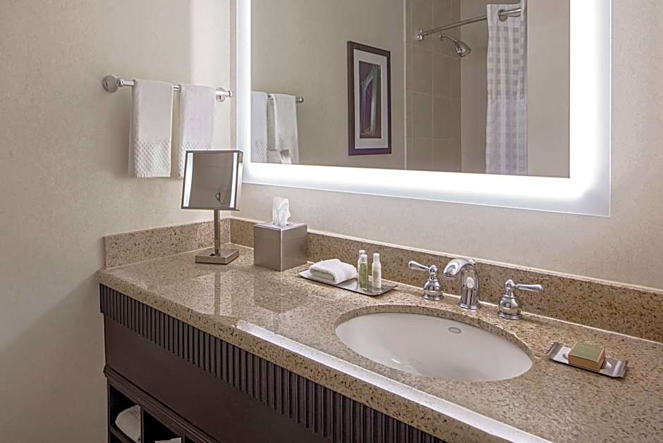 DoubleTree Suites By Hilton Minneapolis