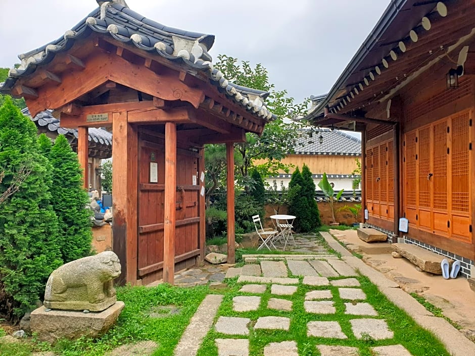Gaeunchae Hanok Guesthouse Jeonju 2 (Korea Quality)