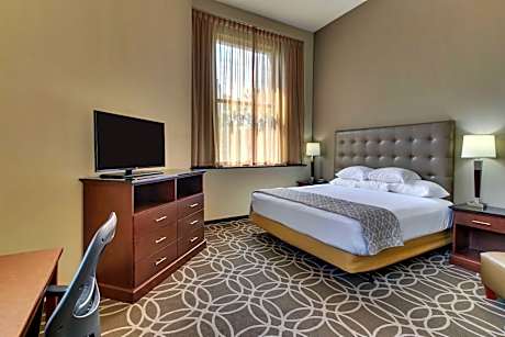 Superior King Suite with Sofa Bed - Hearing Accessible, Tub