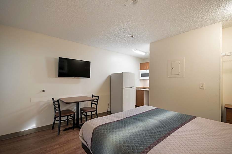 HomeTowne Studios Seattle - Kent/Des Moines