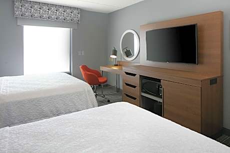 2 QUEENS MOBILITY/HEARING ACCESS TUB NOSMOK