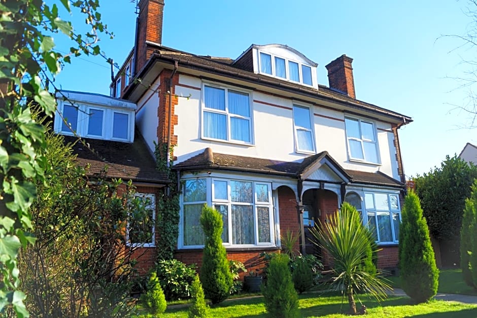 Ricky Road Guest House - Premium