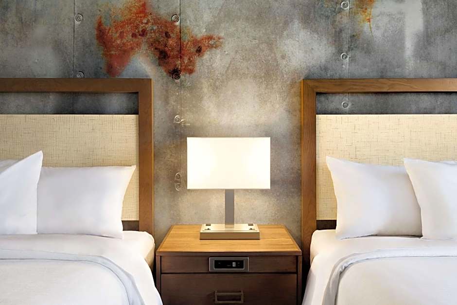 Embassy Suites By Hilton San Antonio Brooks Hotel - Spa