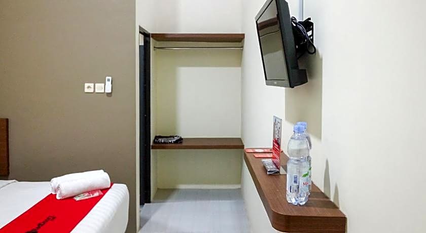 RedDoorz Syariah near Exit Tol Pemalang Comal 2