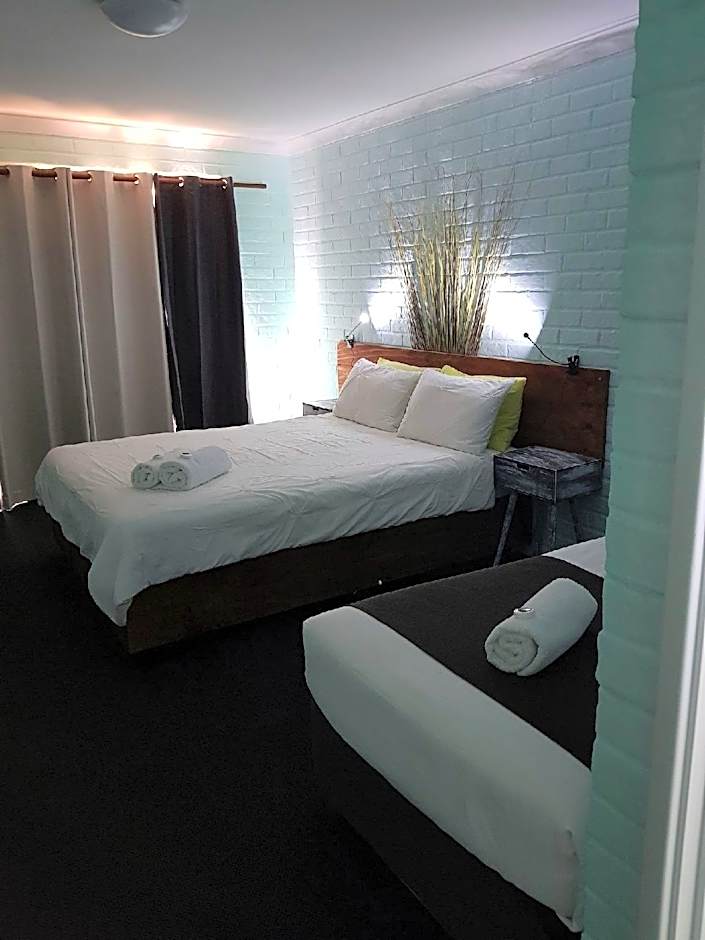 Lancelin Sands Hotel