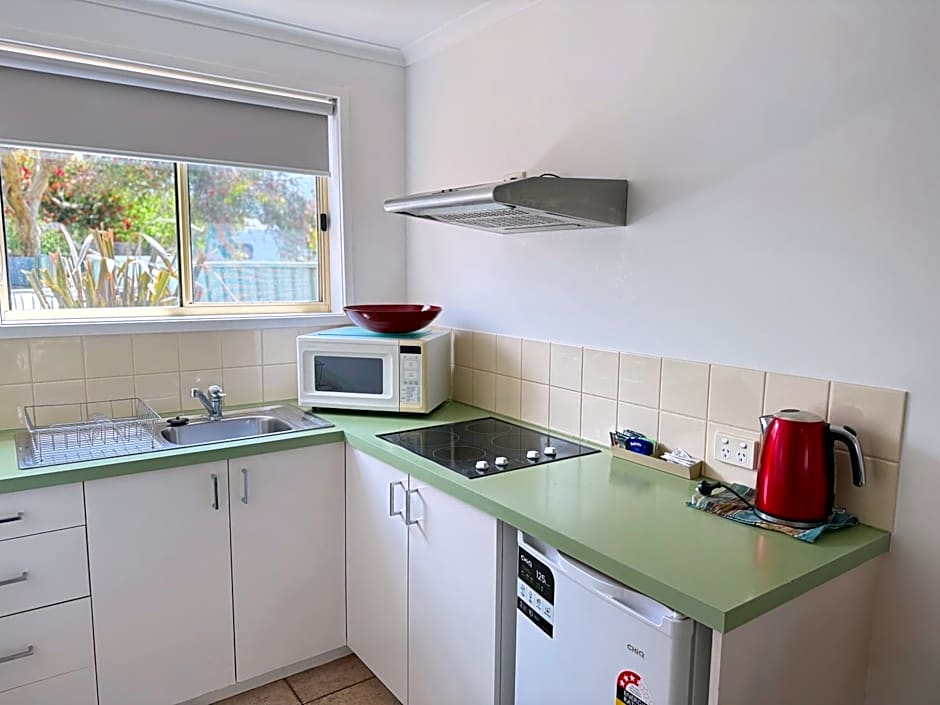 Beachcomber Motel & Apartments