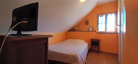 Quadruple Room with Private Bathroom