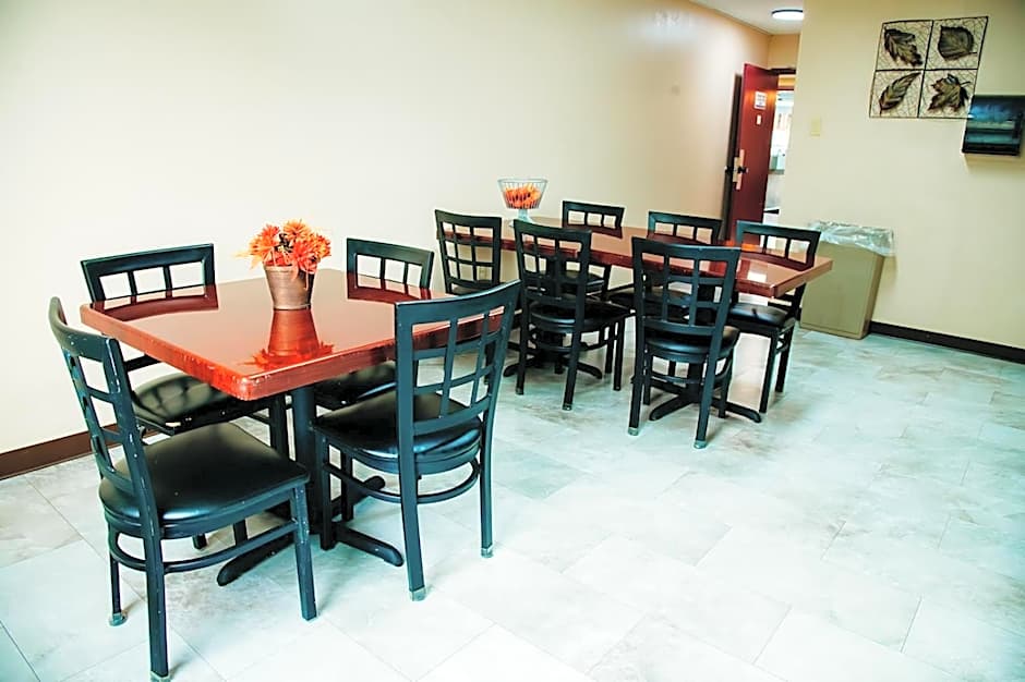 Country Garden & Suites-Benton