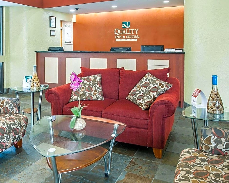 Quality Inn & Suites Kansas City I-435n Near Sports Complex