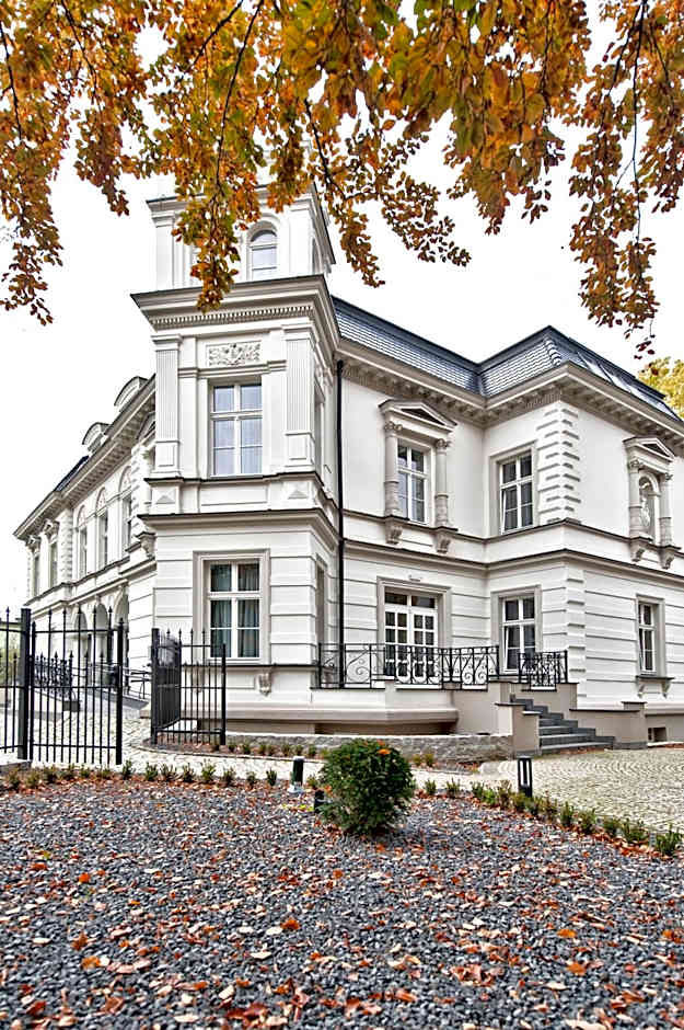 Red Baron Hotel & Restaurant