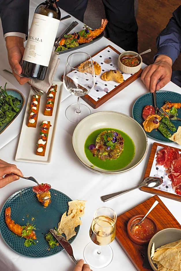 Neues Schloss Privat Hotel Zurich, Autograph Collection