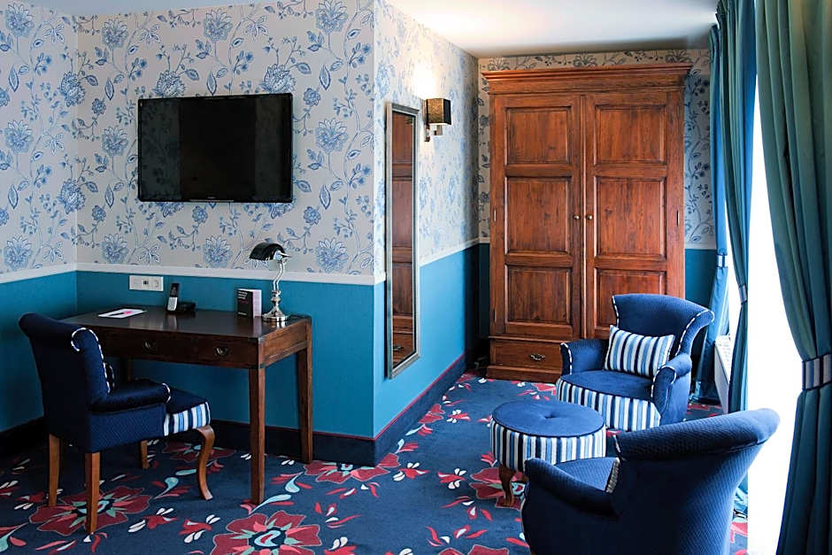 Carlton Ambassador Hotel