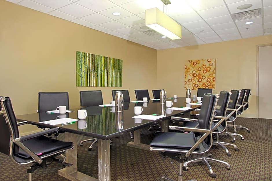Holiday Inn Metairie New Orleans, an IHG Hotel