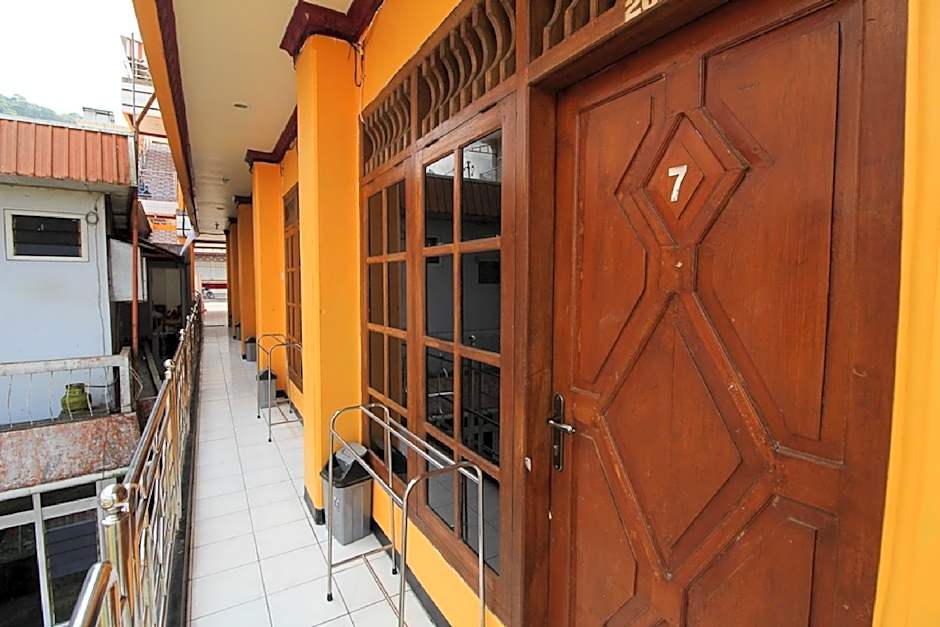 RedDoorz near Sarangan Lake