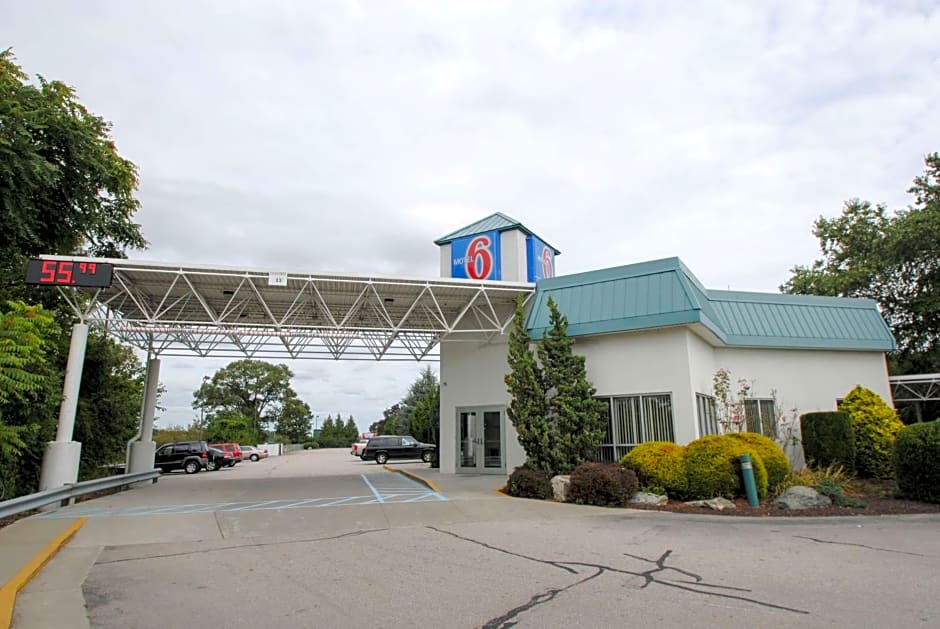 Motel 6-Warwick, RI - Providence Airport - I-95