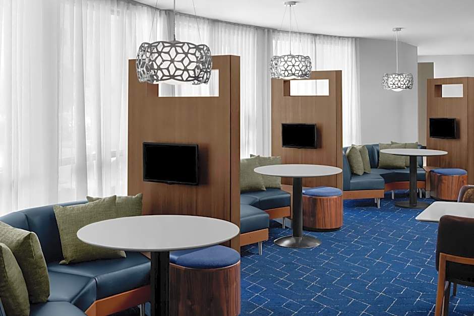 Courtyard by Marriott Santa Clarita Valencia