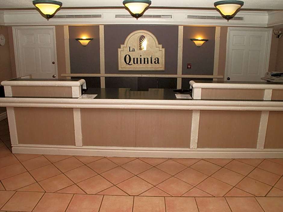 La Quinta Inn & Suites by Wyndham Kansas City Lenexa