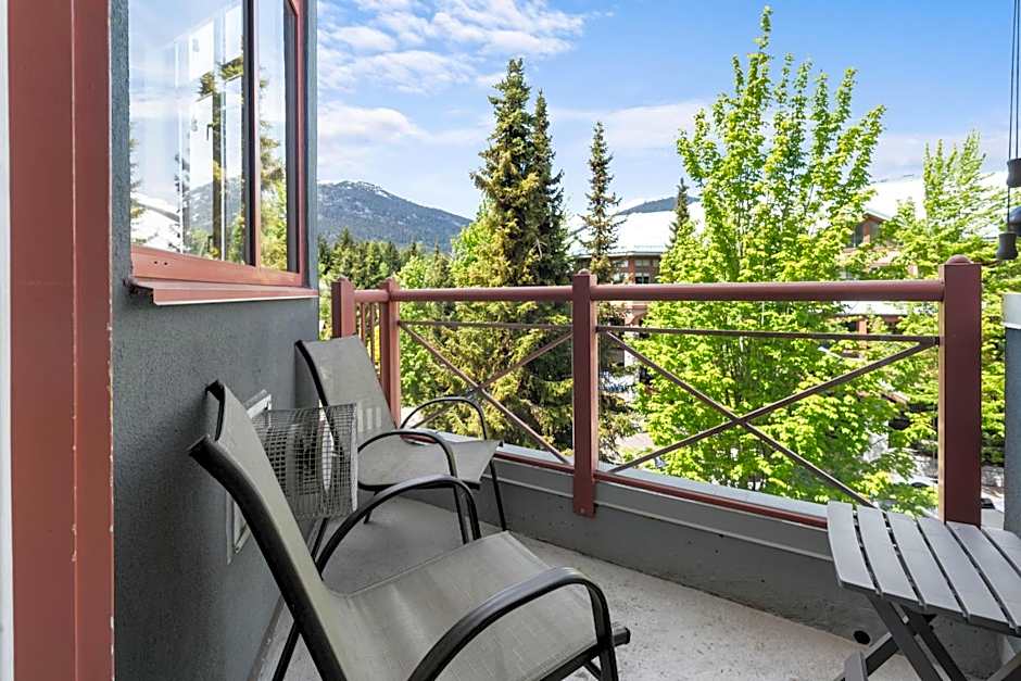 Alpenglow Lodge Family & Work Retreat by MVA