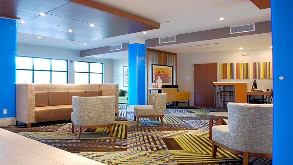 Holiday Inn Express and Suites White Hall By IHG