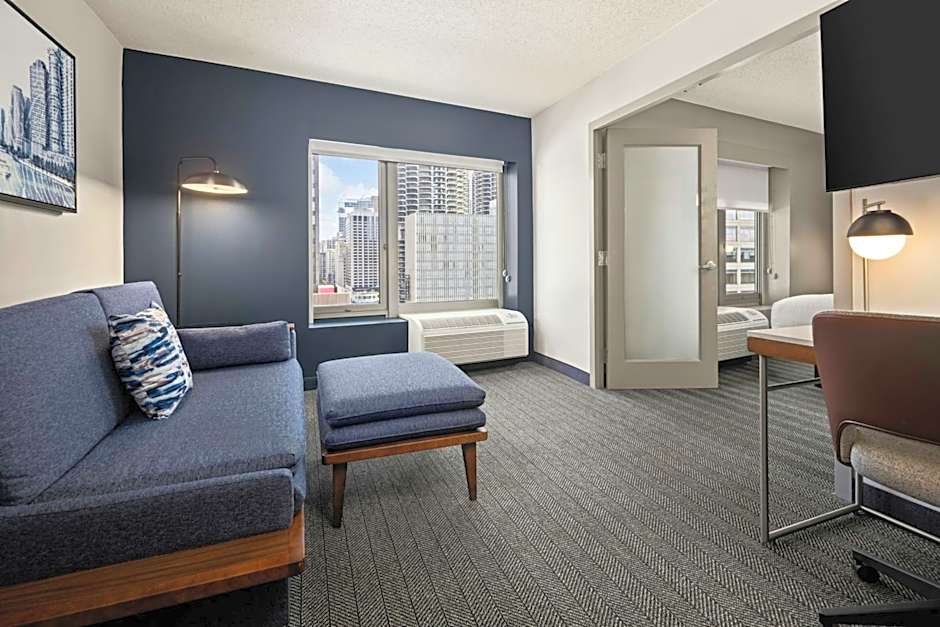 Courtyard by Marriott Chicago Downtown/River North