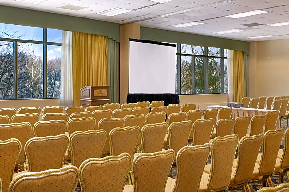 Hilton East Brunswick