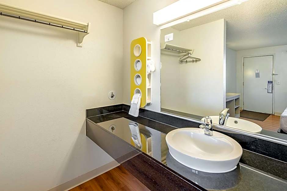 Motel 6 Clarkston WA