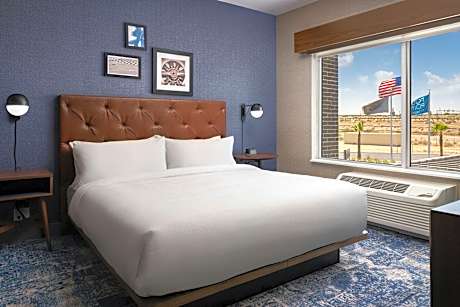 One-Bedroom Queen Suite with Two Queen Beds, Bathtub and Sofa Bed - Mobility Access/Hearing Accessible