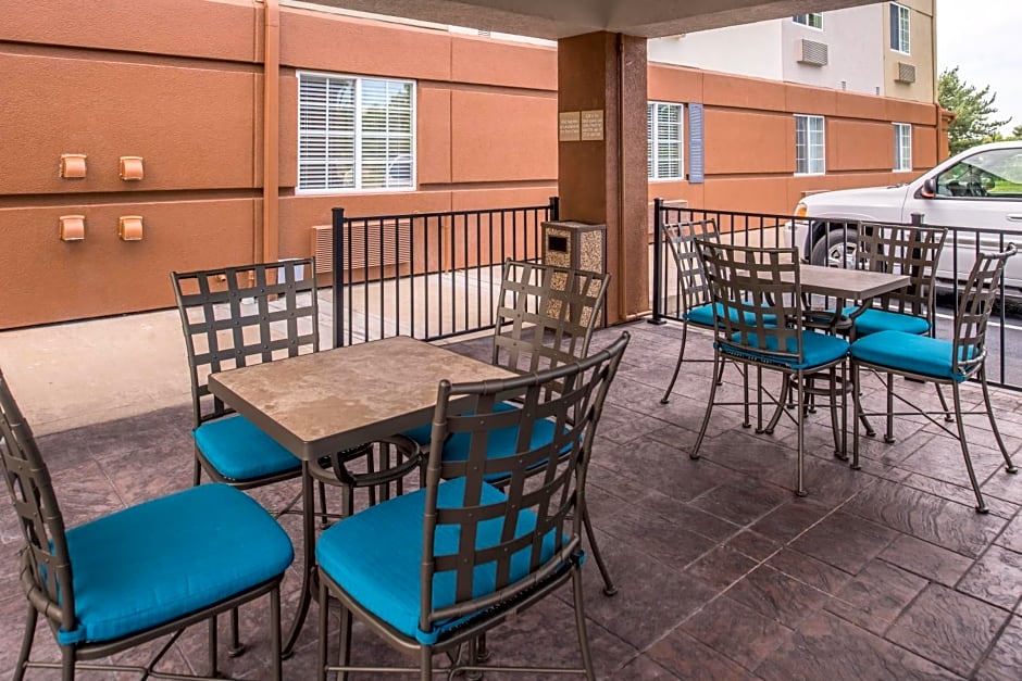 Candlewood Suites Topeka Hotel By IHG