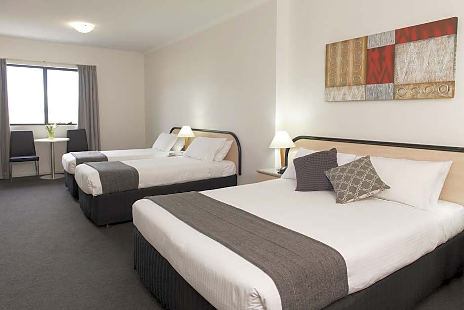 Adelaide Riviera Hotel