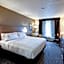 Holiday Inn Express & Suites Manhattan By IHG