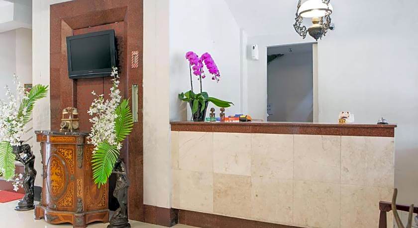 RedDoorz Near Trans Studio Mall 3