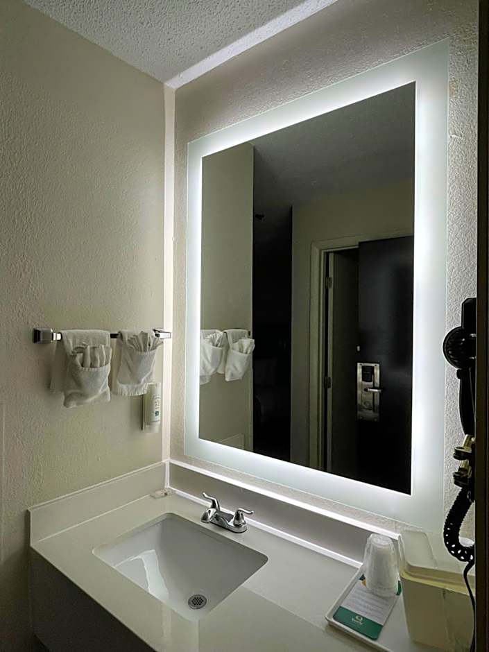 Quality Inn & Suites Clemmons I-40