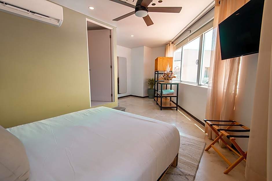 Mayan Monkey Hotel & Hostel Los Cabos