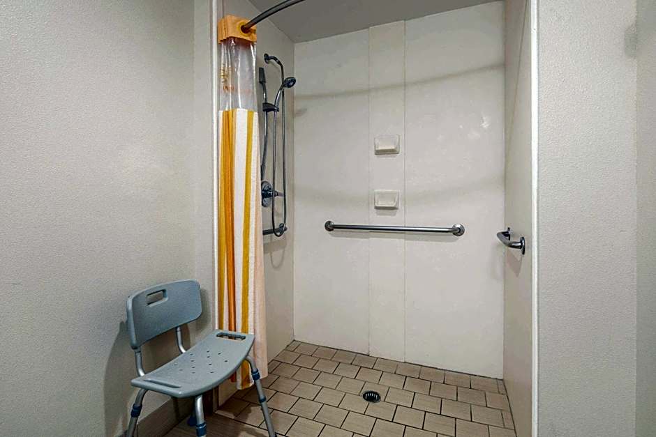 La Quinta Inn & Suites by Wyndham Lagrange / I-85