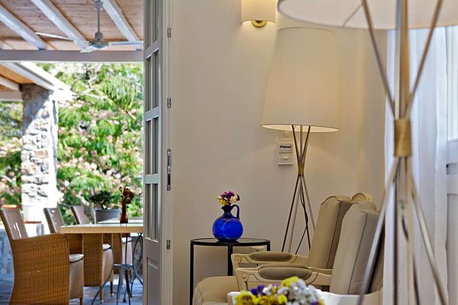 Kamari Hotel