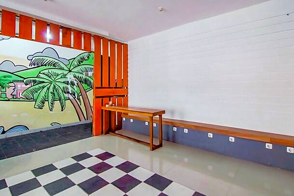 RedDoorz near Pasar Baru 4