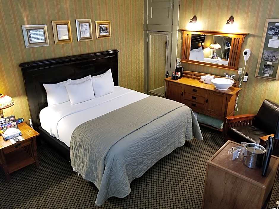 1905 Basin Park Hotel