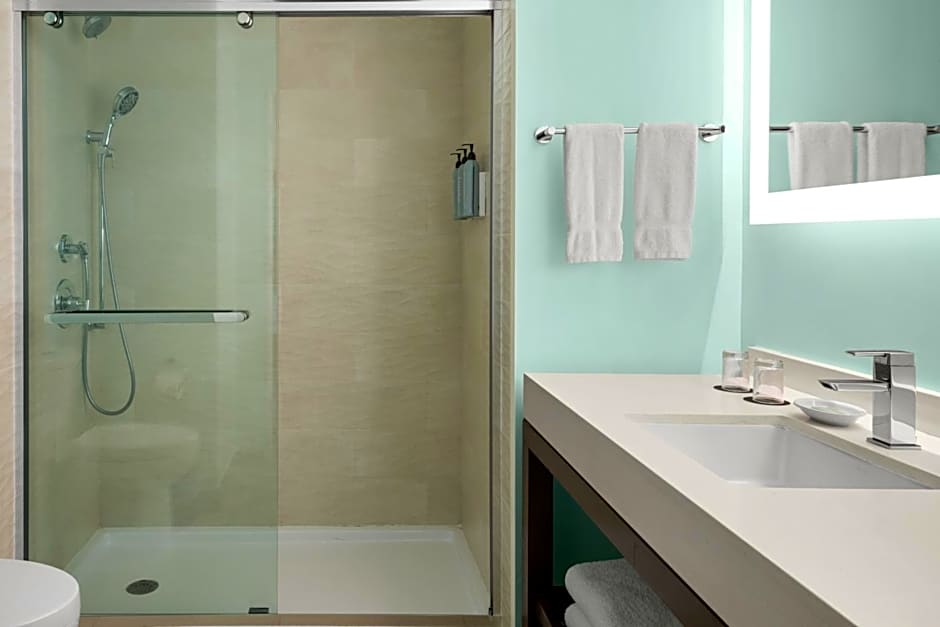 Courtyard by Marriott Nassau Downtown/Junkanoo Beach