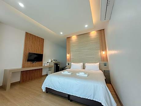 King Room with Pool View