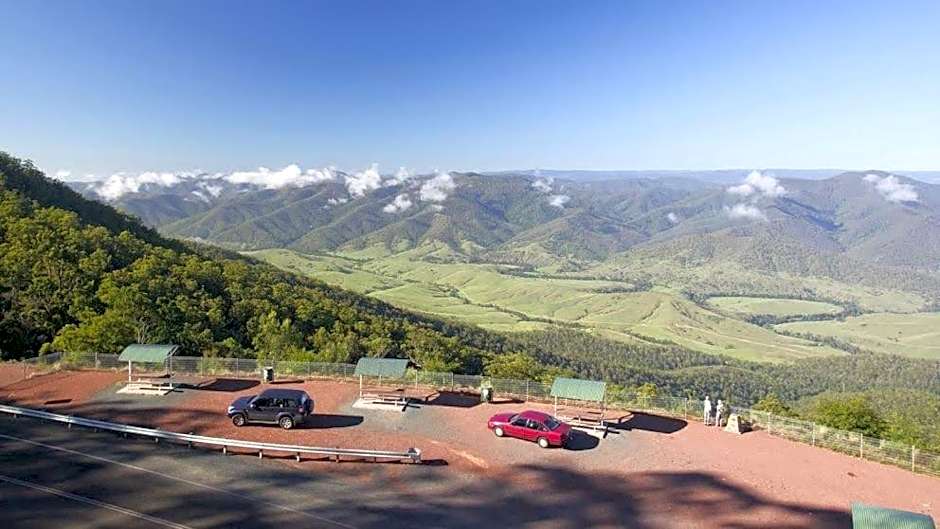 Bucketts Way Motel and Restaurant