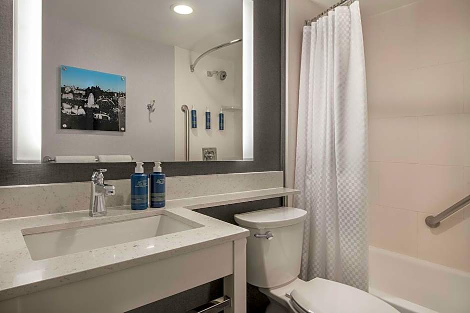 Four Points by Sheraton Los Angeles Westside