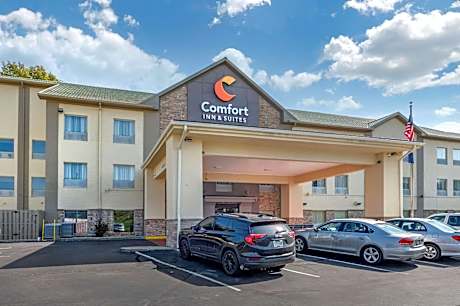 Comfort Inn & Suites Cincinnati Uptown Clifton