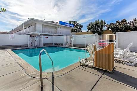 Super 8 by Wyndham Santa Clara